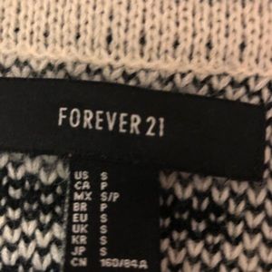 Forever 21 Sweaters - Forever 21 sweater. EUC Forever 21 Sweaters - Forever 21 sweater. EUC